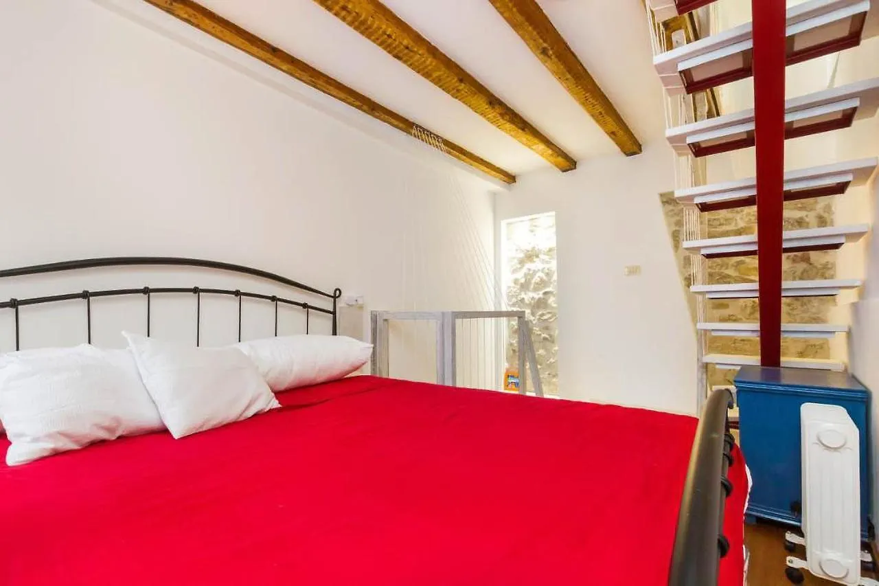 Charming Little House In Split Center Apartment